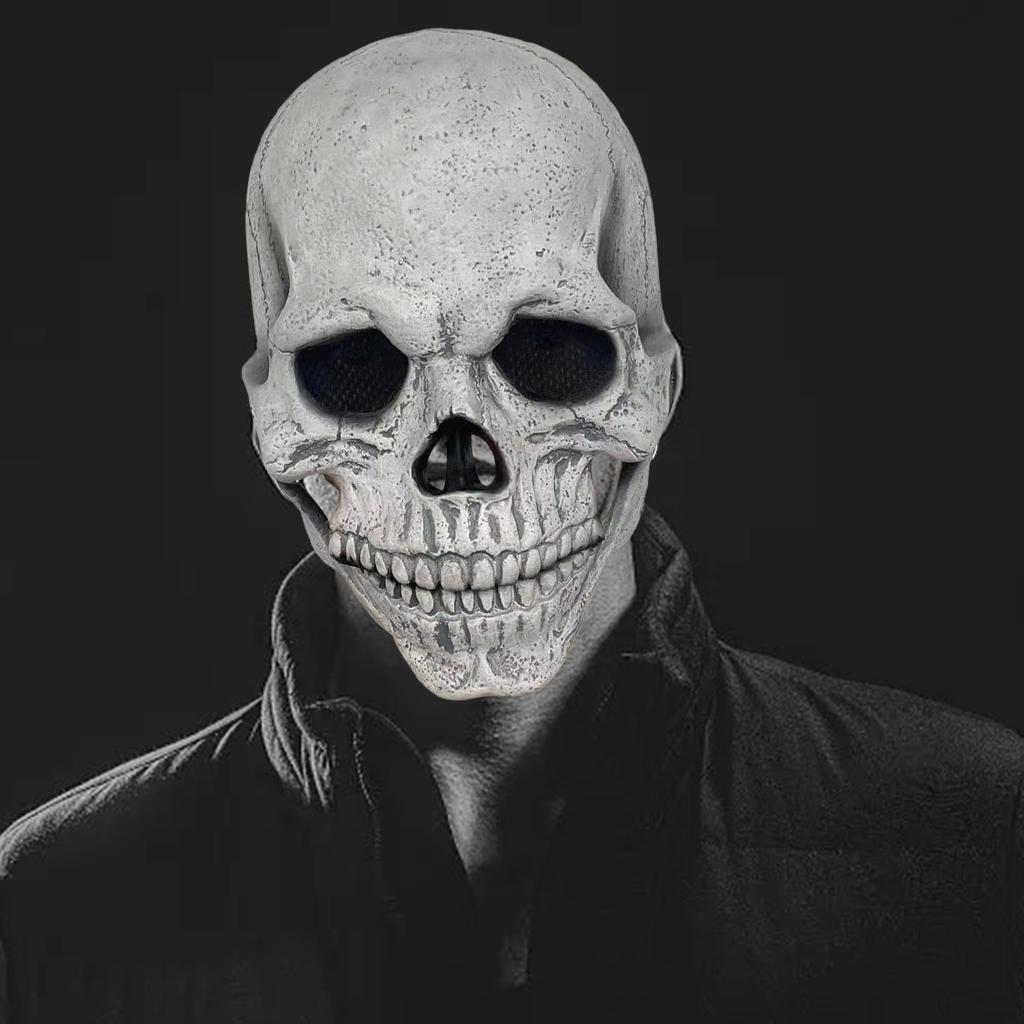 Desivá prilba s celohlavovou maskou lebky a pohyblivou čeľusťou. Farba svetla Halloween